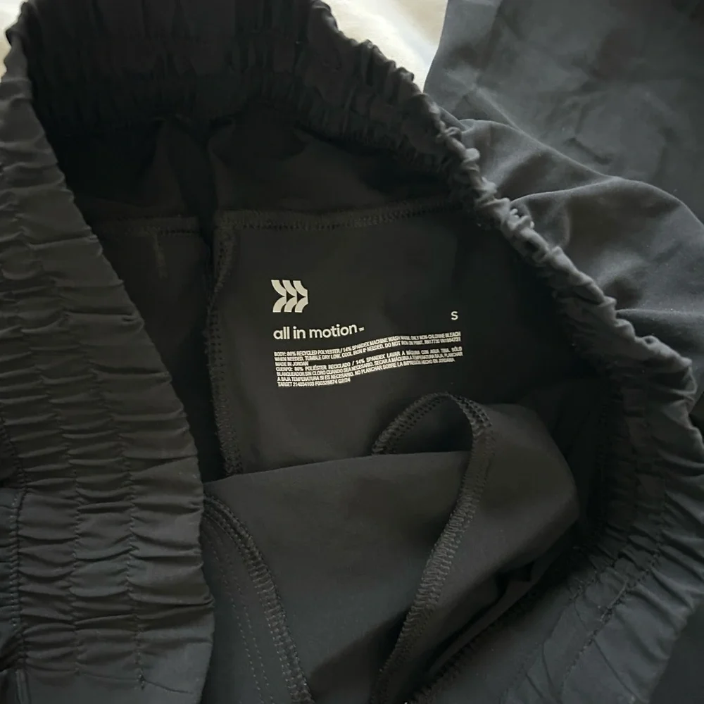 LIKE NEW All in Motion Women's Active Light Mid-Rise Cargo Joggers - Picture 3 of 8